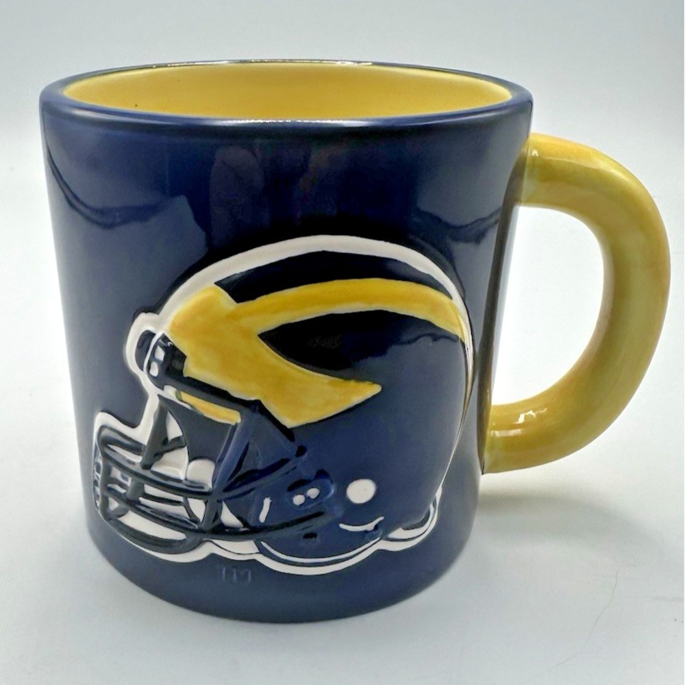 Champion mug michigan wolvweines raised logos dishwaser microwave safe